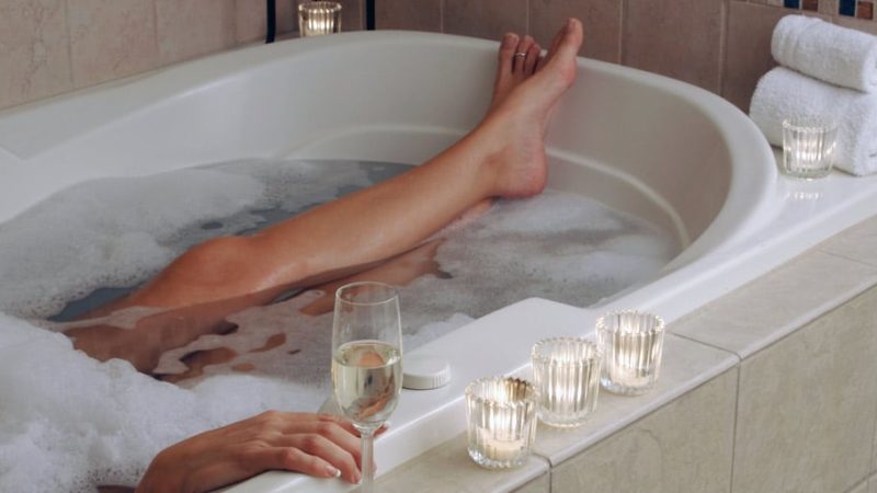 Bye Bye Stress: 9 Steps To The Ultimate Relaxing Bath